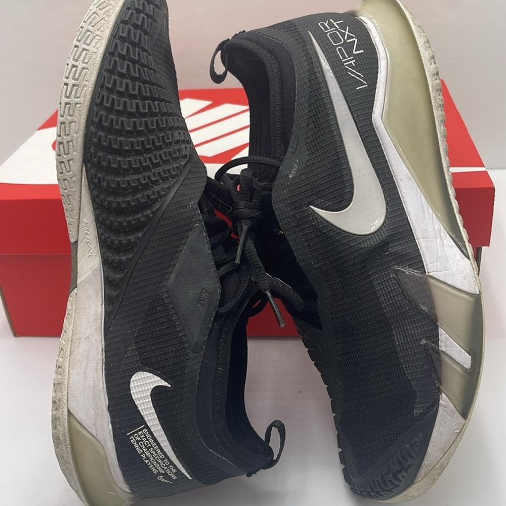 Nike Vapor Pro
Men's Hard Court Tennis Shoes - Picture 11 of 16
